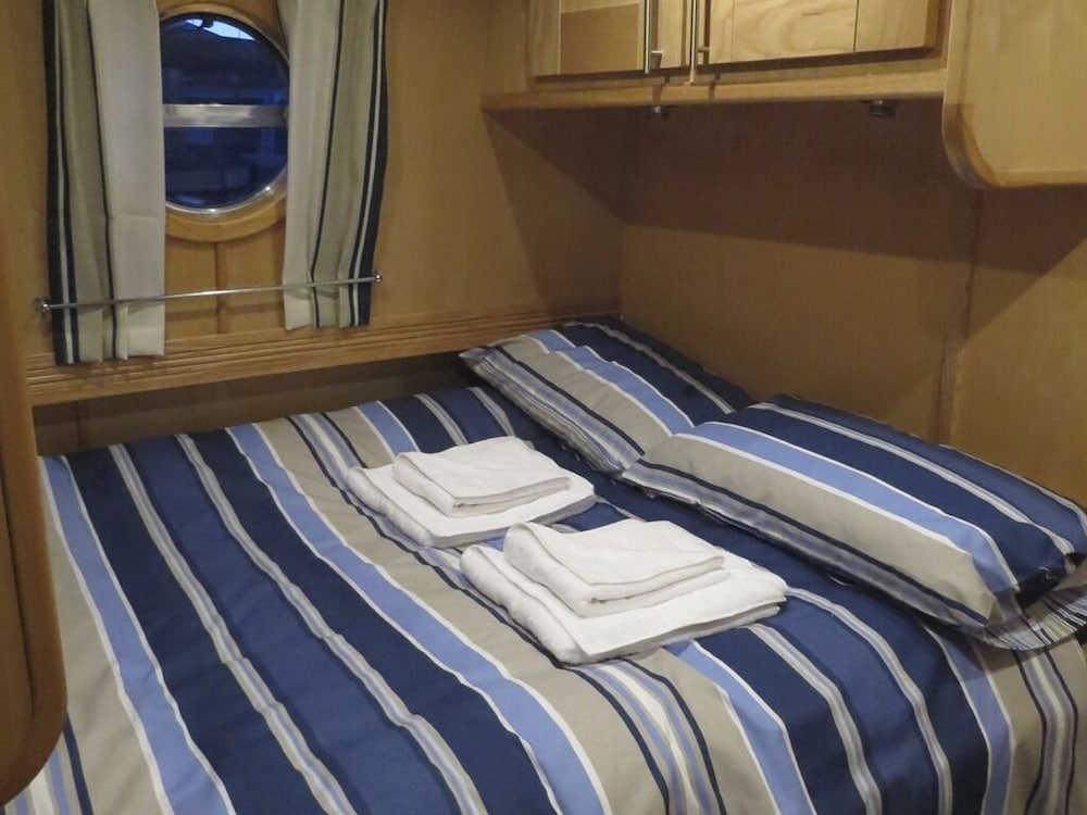 Houseboat Hotels — photo 4