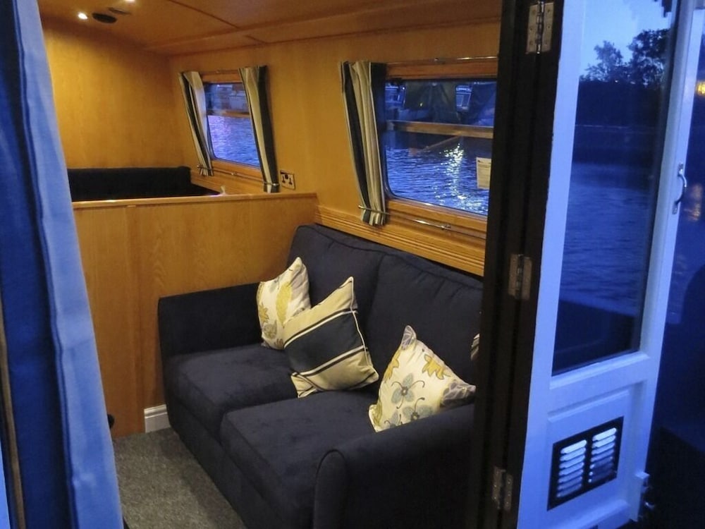 Houseboat Hotels — photo 6