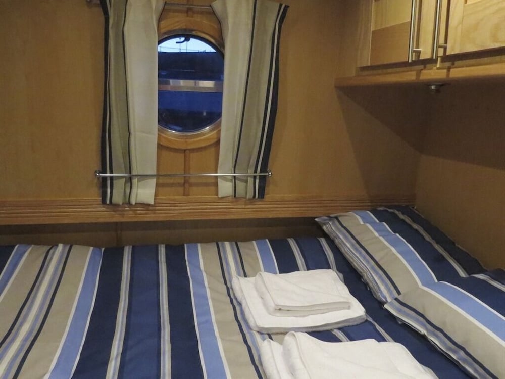 Houseboat Hotels — photo 7